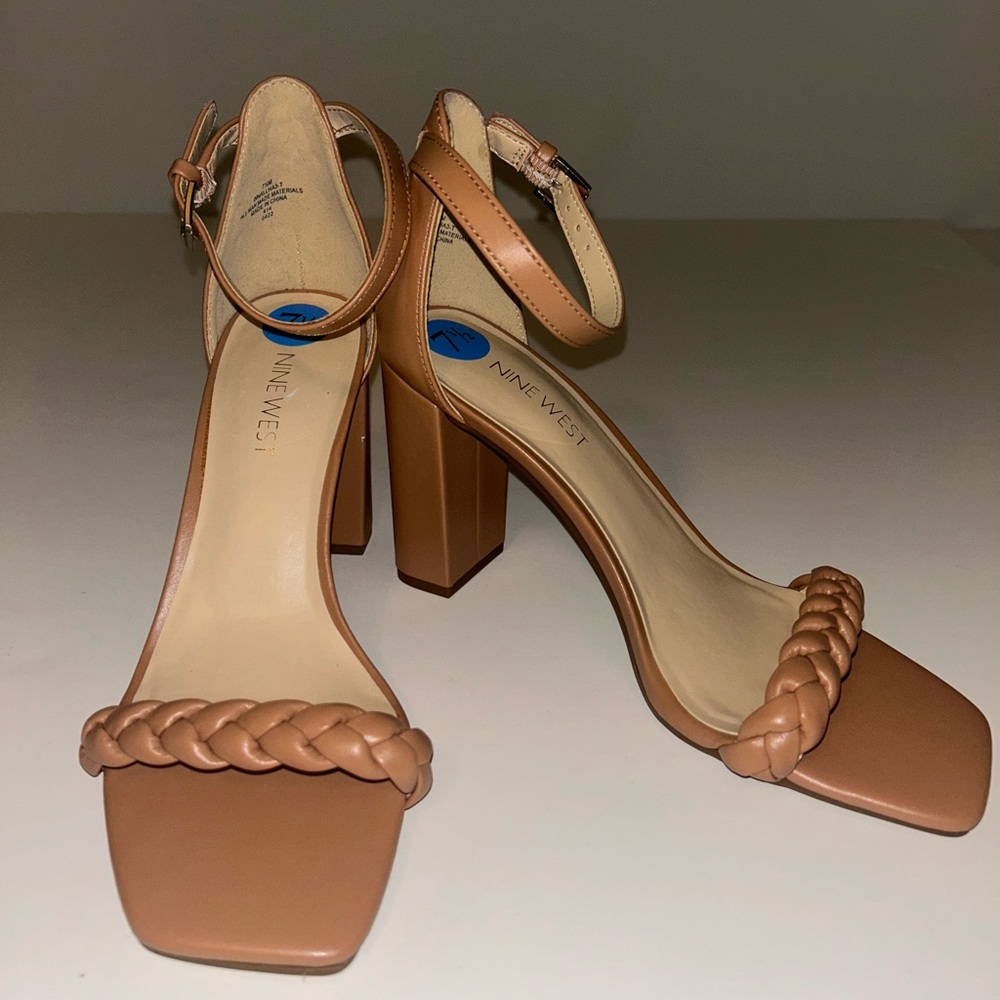 Nine West women’s tan nude Braided toe Strap block Heels size 7.5